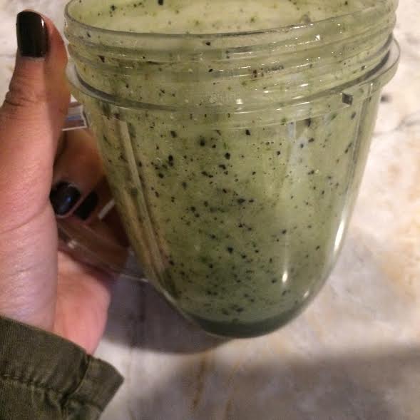 Kiwi banana smoothie